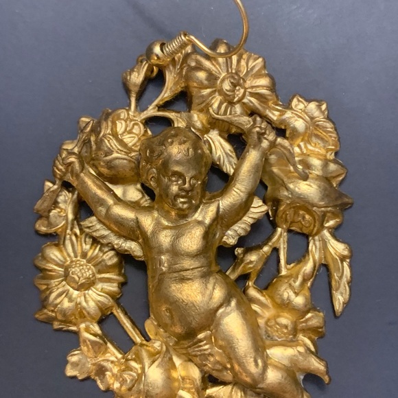 SOLD Vintage Victorian Cherub Dangle Earrings. - Picture 4 of 6